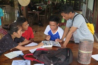 Students from Tongkaina exchanging about the fish they saw during their dive.